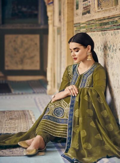 Maheshwari Silk Zari Embroidery Top & Dupatta With Ajrakh Print Patch Work